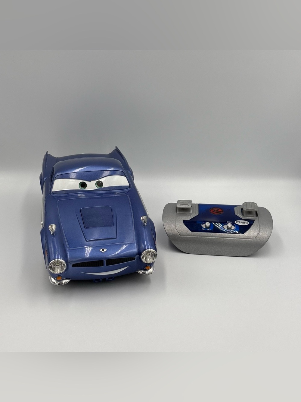 RARE Disney Cars 2  Finn McMissile Ridemakerz Remote Control Car Toy w/ Remote